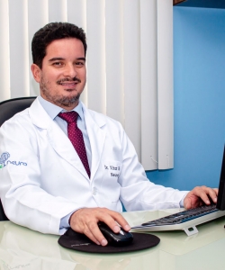 Dr. Vitor Alcntara Celestino