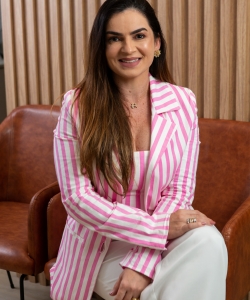 Dra. Flávia Ferreira  Dra. Flávia Ferreira