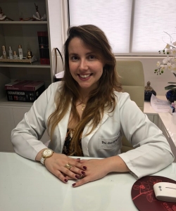 Dra. Lívia Gonçalves Brandão Dra. Lívia Gonçalves Brandão