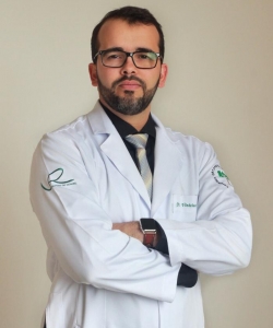 Dr. Vinicius de Brito Rodrigues Dr. Vinicius de Brito Rodrigues